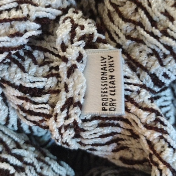 St.John knit vest - Picture 6 of 9